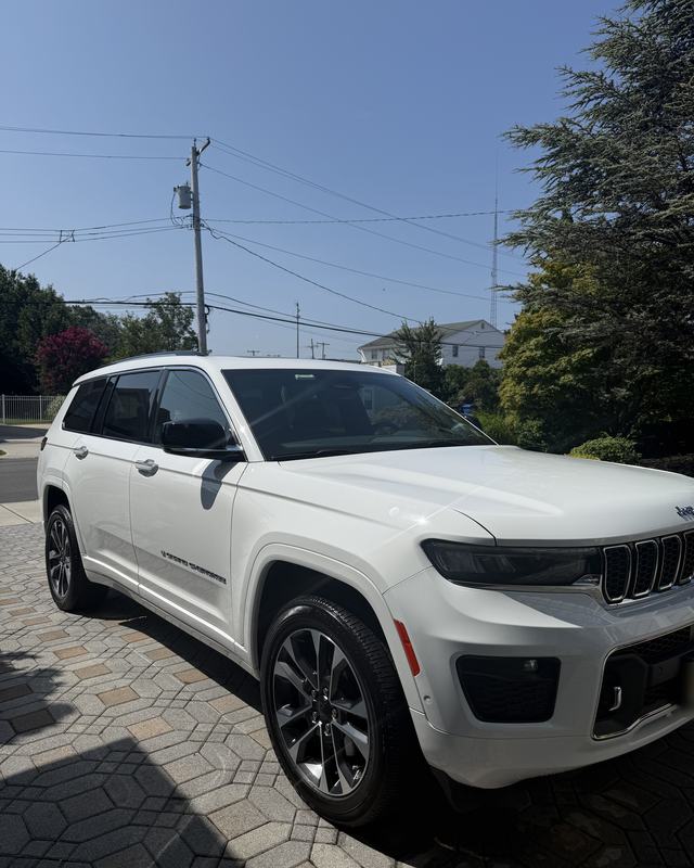 White Jeep Grand Cherokee L after a detail